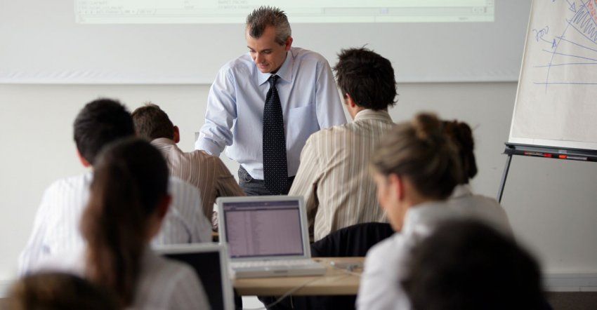 Curso de preparación a las pruebas de acceso a la universidad para mayores de 45 años en el Vallés | +Q n0mbr3s