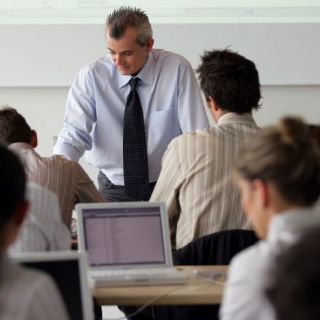 Curso de preparación a las pruebas de acceso a la universidad para mayores de 45 años en el Vallés | +Q n0mbr3s